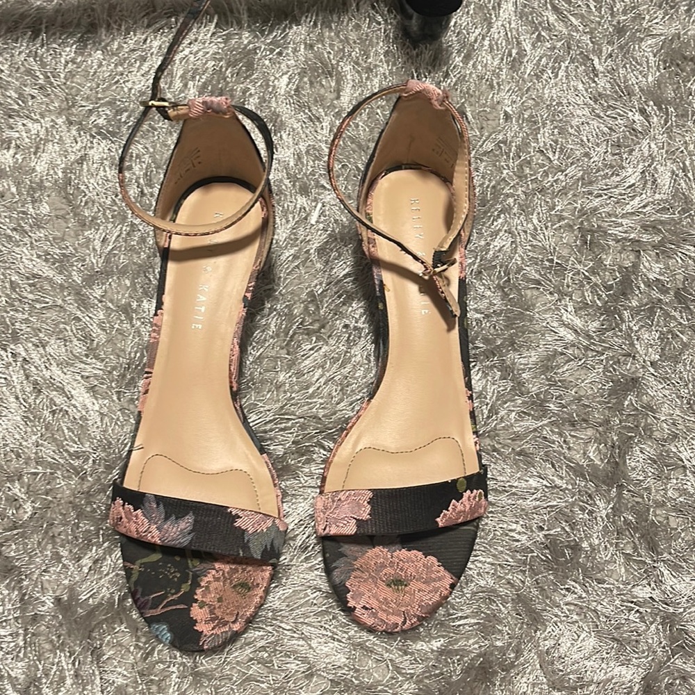 2 inch like new heels - Kelly & Katie